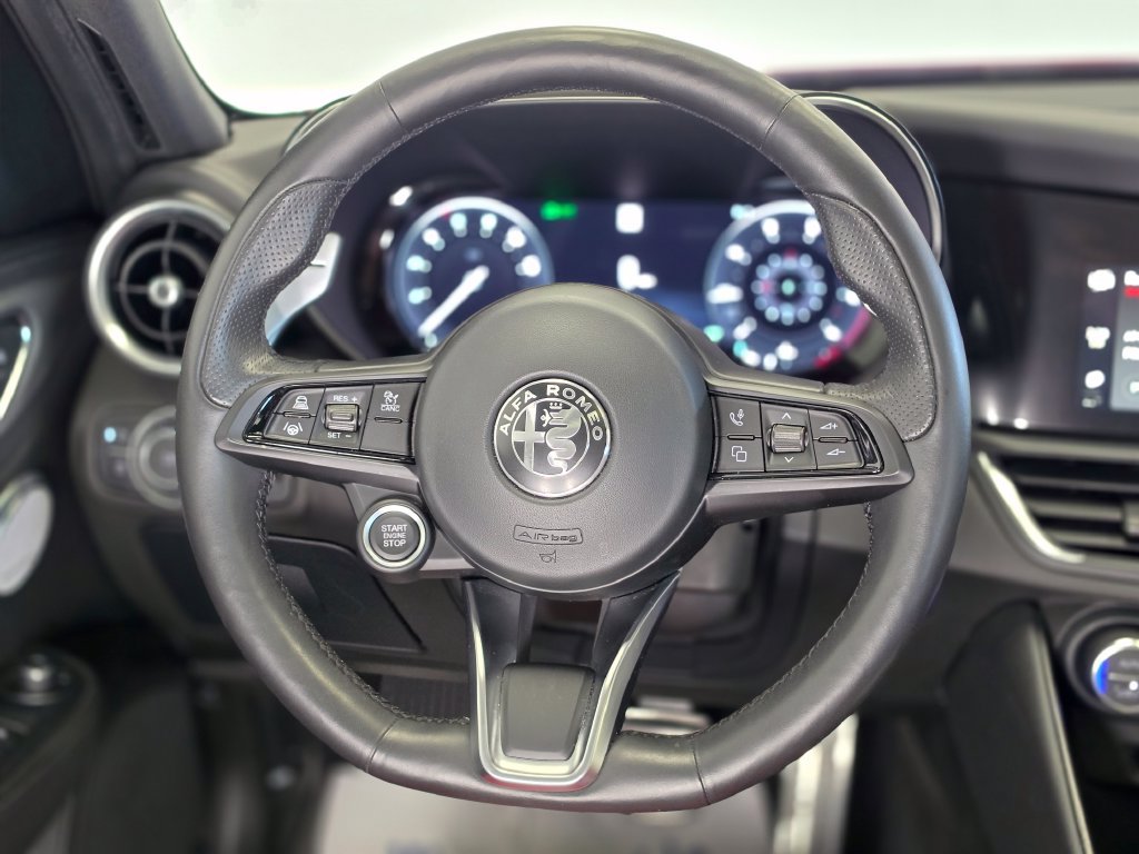 Used 2024 Alfa Romeo Giulia Veloce AWD/4WD image 18