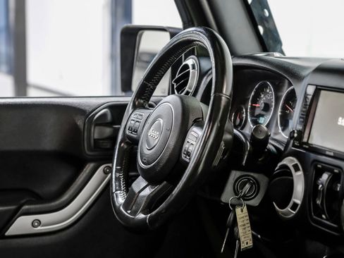 Used 2015 Jeep Wrangler Unlimited Sahara w/ Connectivity Group image 19