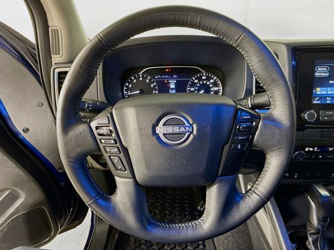 Used 2022 Nissan Frontier SV image 11