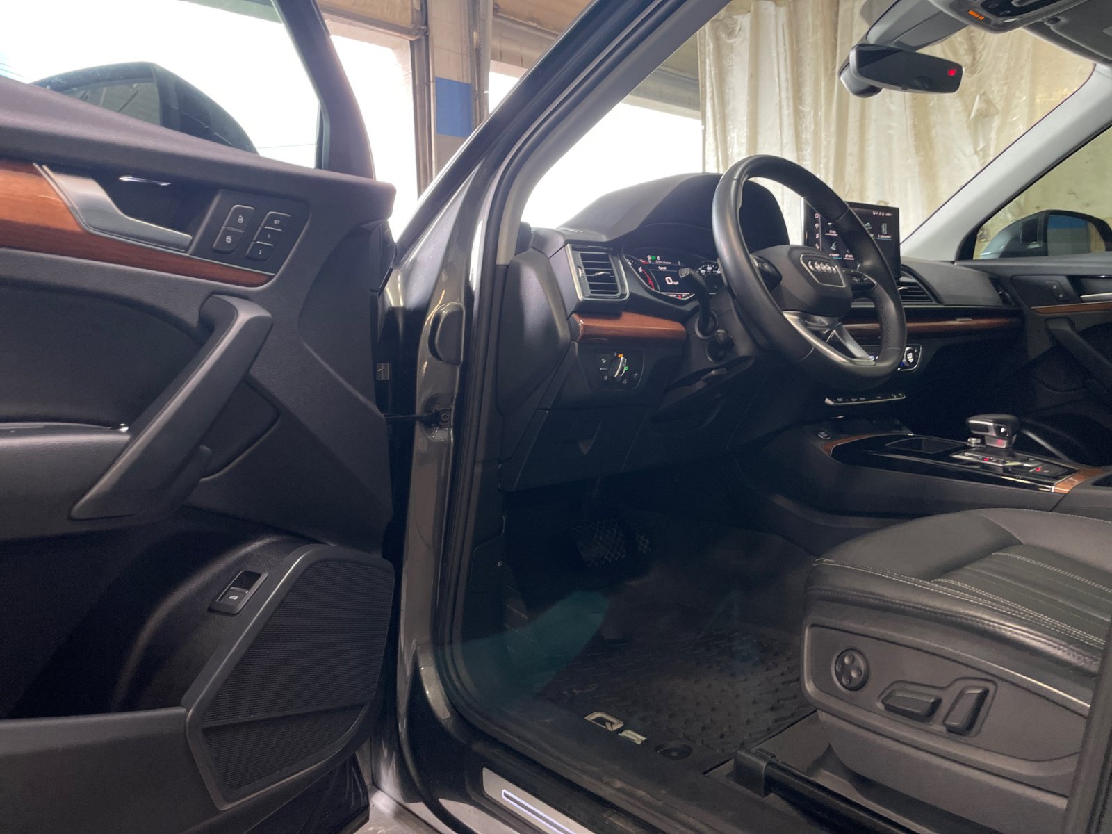 Used 2023 Audi Q5 2.0T Premium w/ Convenience Package AWD/4WD image 21
