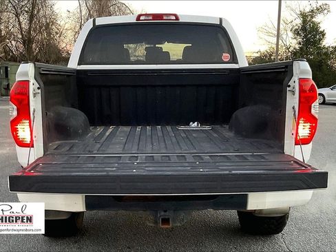 Used 2014 Toyota Tundra 4x4 CrewMax image 17