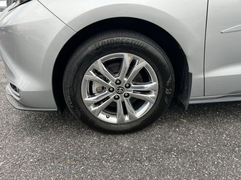 Used 2023 Toyota Sienna Platinum image 12