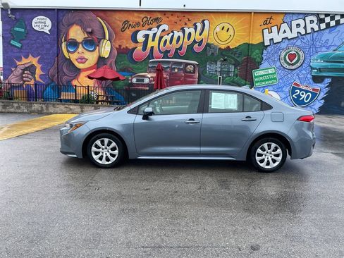 Used 2025 Toyota Corolla LE FWD image 2
