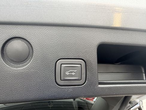 Used 2025 GMC Terrain Elevation w/ Elevation Premium Package AWD/4WD image 16