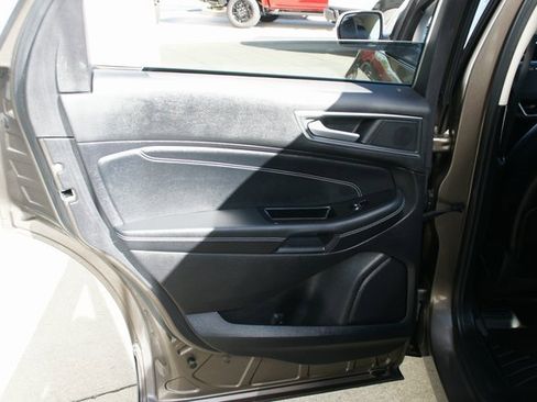 Used 2019 Ford Edge Titanium image 26