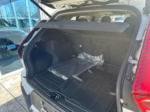 Used 2023 Volvo XC40 B5 Plus w/ Climate Package image 12