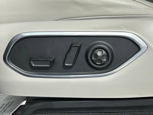 Used 2022 Jeep Wagoneer Series III AWD/4WD image 33