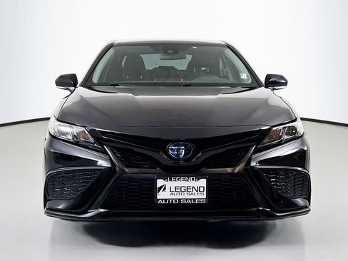 Used 2022 Toyota Camry SE FWD image 2