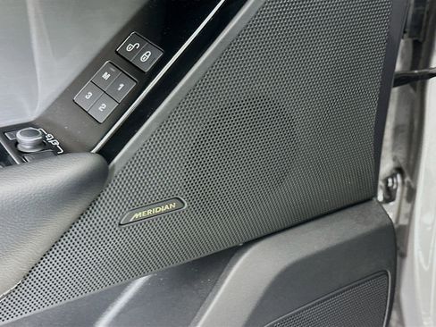 Used 2020 Land Rover Range Rover Velar R-Dynamic S image 20