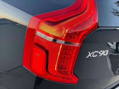 Used 2024 Volvo XC90 B5 Core w/ Protection Package Premier image 29