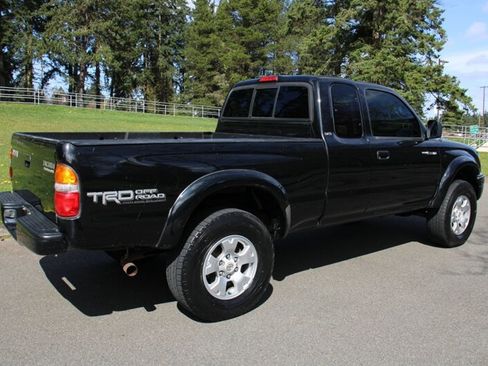 Used 2004 Toyota Tacoma PreRunner image 3