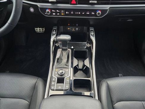 Used 2025 Kia Sorento SX image 12