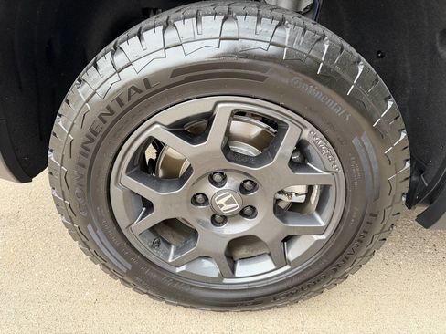 Used 2025 Honda Pilot TrailSport image 32