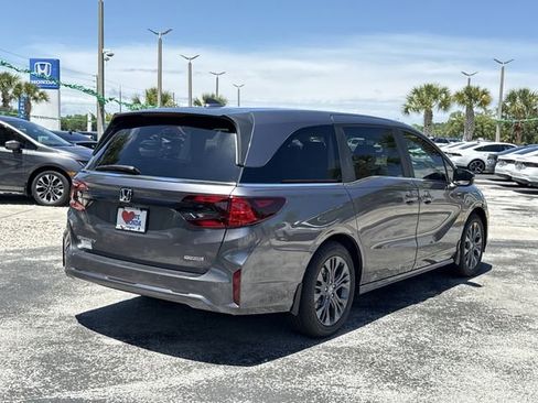 New 2026 Honda Odyssey Touring image 6