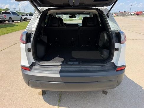 Used 2023 Jeep Cherokee Altitude Lux w/ Lux Elite Package AWD/4WD image 5