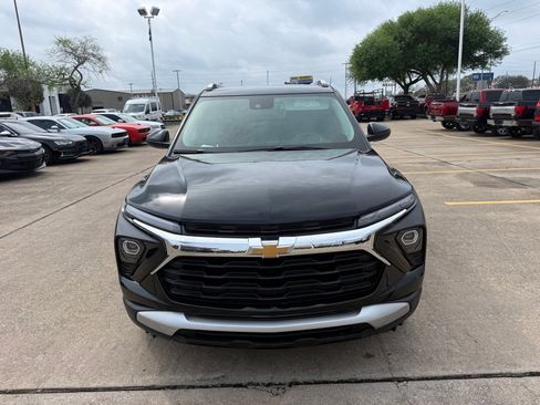 Used 2024 Chevrolet TrailBlazer LT image 2
