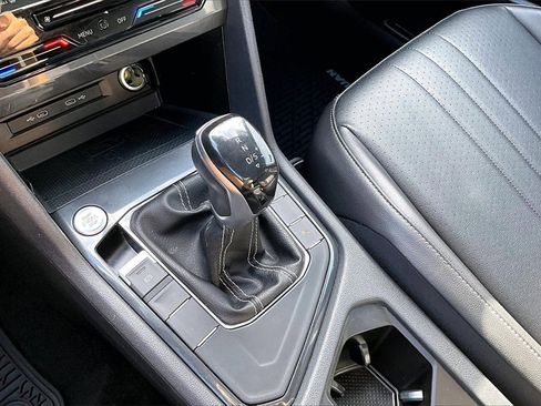 Certified 2022 Volkswagen Tiguan SE R-Line image 28
