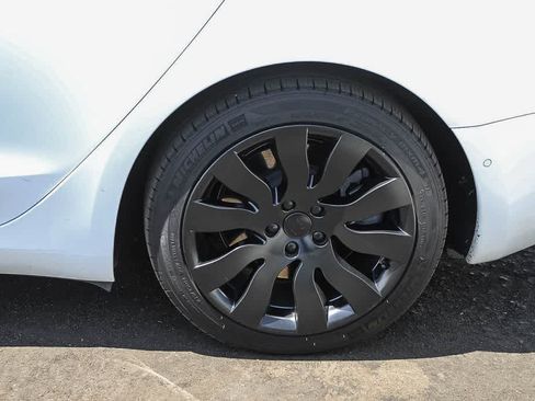 Used 2022 Tesla Model 3 Long Range AWD/4WD image 9