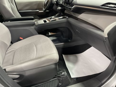 Used 2024 Toyota Sienna LE image 13