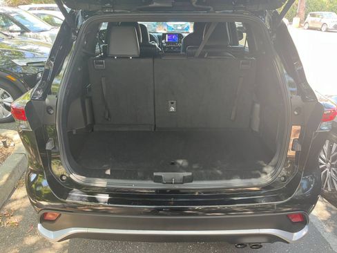Used 2025 Toyota Highlander XSE AWD/4WD image 32