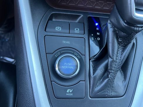 Used 2020 Toyota RAV4 Limited image 41