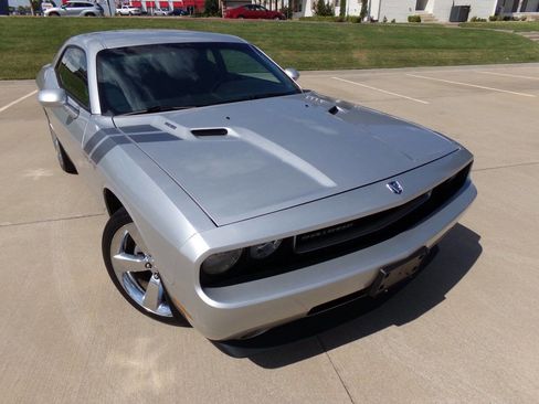 Used 2010 Dodge Challenger R/T w/ Sound Group image 7