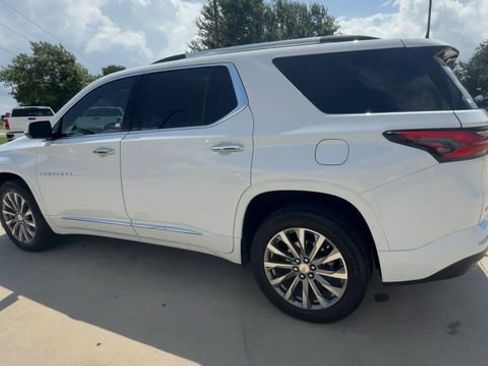 Used 2023 Chevrolet Traverse Premier w/ LPO, Cargo Package FWD image 6