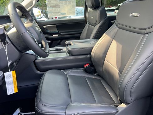 New 2025 Ford Expedition Max Platinum w/ Driver's Package image 15