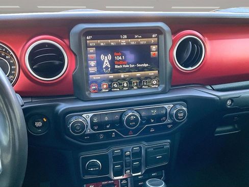 Used 2023 Jeep Gladiator Rubicon w/ LED Lighting Group AWD/4WD image 9