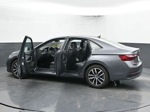 Used 2025 Volkswagen Jetta SE image 48