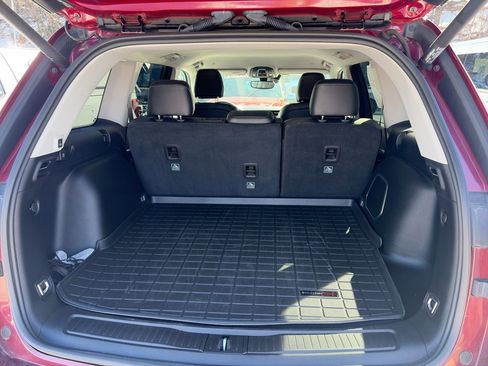 Used 2023 Jeep Grand Cherokee Limited w/ Black Appearance Package image 5