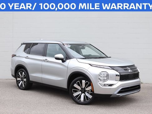 Used 2025 Mitsubishi Outlander SE AWD/4WD image 1