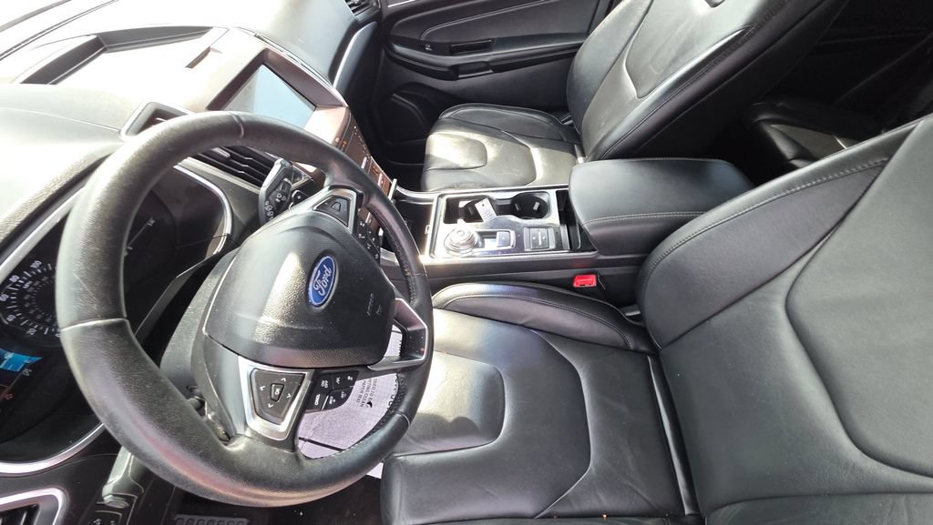 Used 2020 Ford Edge Titanium AWD/4WD image 12