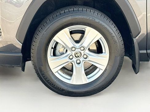Used 2020 Toyota RAV4 XLE w/ XLE Grade Weather Package AWD/4WD image 29