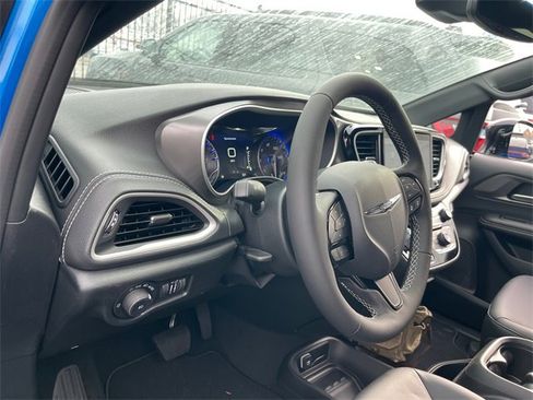 New 2026 Chrysler Pacifica Select w/ S Appearance Package image 8