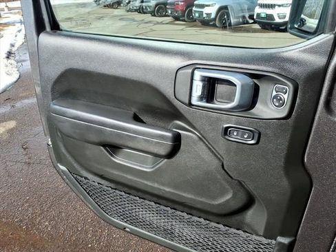 Used 2025 Jeep Wrangler Unlimited Rubicon image 11