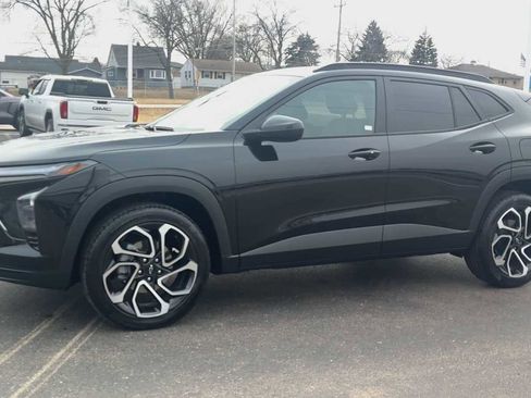 Certified 2024 Chevrolet Trax RS w/ Driver Confidence Package image 6