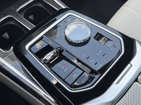 Certified 2025 BMW 740i xDrive AWD/4WD image 26
