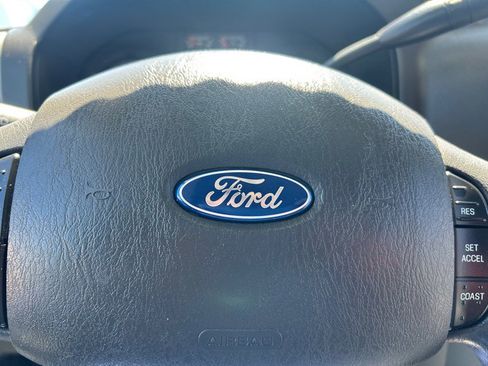 Used 2015 Ford E-350 and Econoline 350 Super Duty image 20