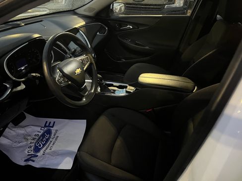 Used 2024 Chevrolet Malibu LT image 11