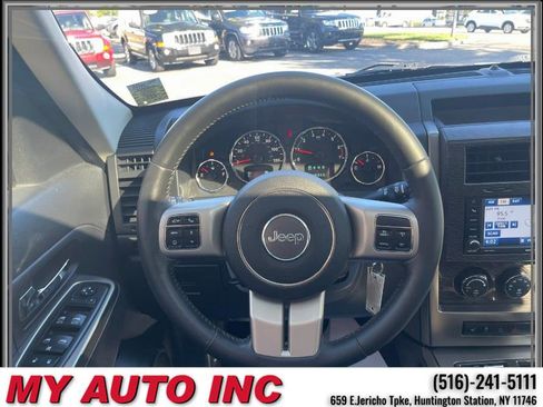 Used 2012 Jeep Liberty Limited w/ Tire & Wheel Group image 13