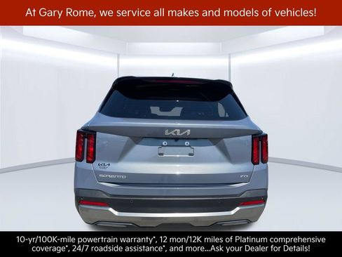 Certified 2025 Kia Sorento EX w/ Panoramic Sunroof Package AWD/4WD image 5