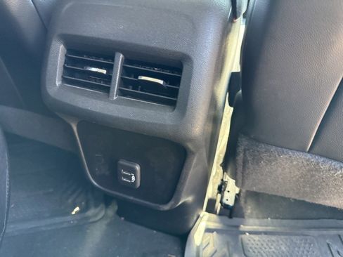 Used 2020 Chevrolet Equinox LT w/ Sport Edition image 12