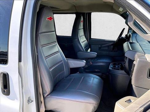 Used 2019 Chevrolet Express 3500 LT w/ LT Preferred Equipment Group image 9