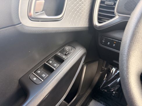 Used 2025 Kia Soul LX w/ LX Technology Package image 21