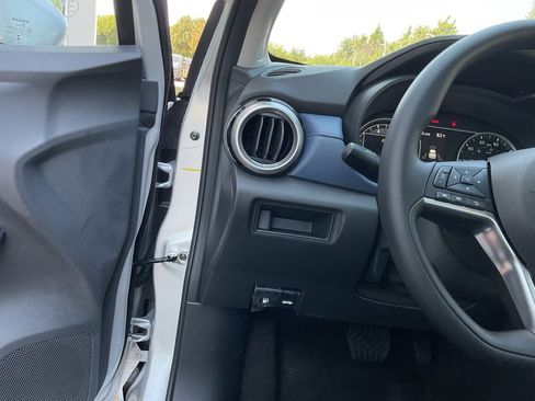 New 2025 Nissan Versa SV w/ Trunk Package image 23