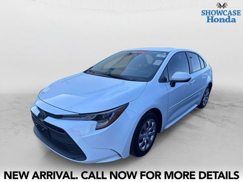 Used 2025 Toyota Corolla LE image 2