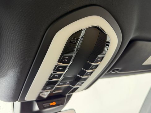 New 2025 Porsche Macan image 23