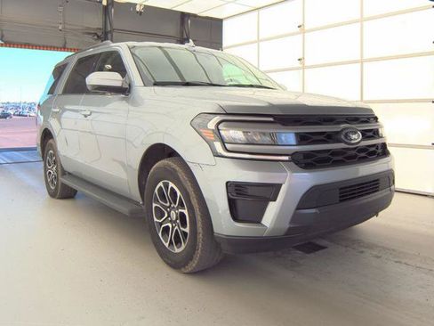 Used 2024 Ford Expedition XLT AWD/4WD image 2