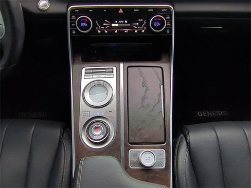 Certified 2022 Genesis GV80 3.5T image 17
